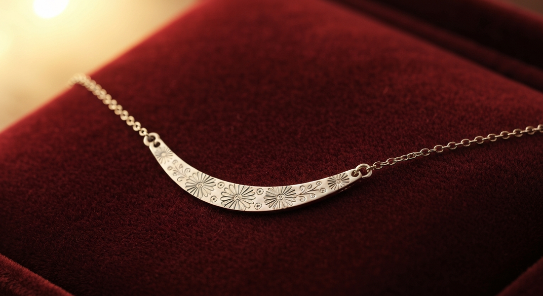 Expert Guide to Engraved Daisy Necklaces: Elegant Customizable Floral Necklaces That Balance Style and Sentiment