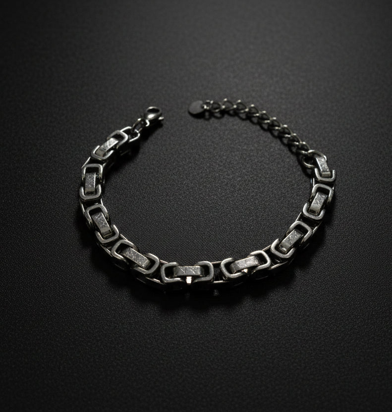 Lustre of Love Byzantine Chain Bracelet in Silver with an Elegant and Stylish Design