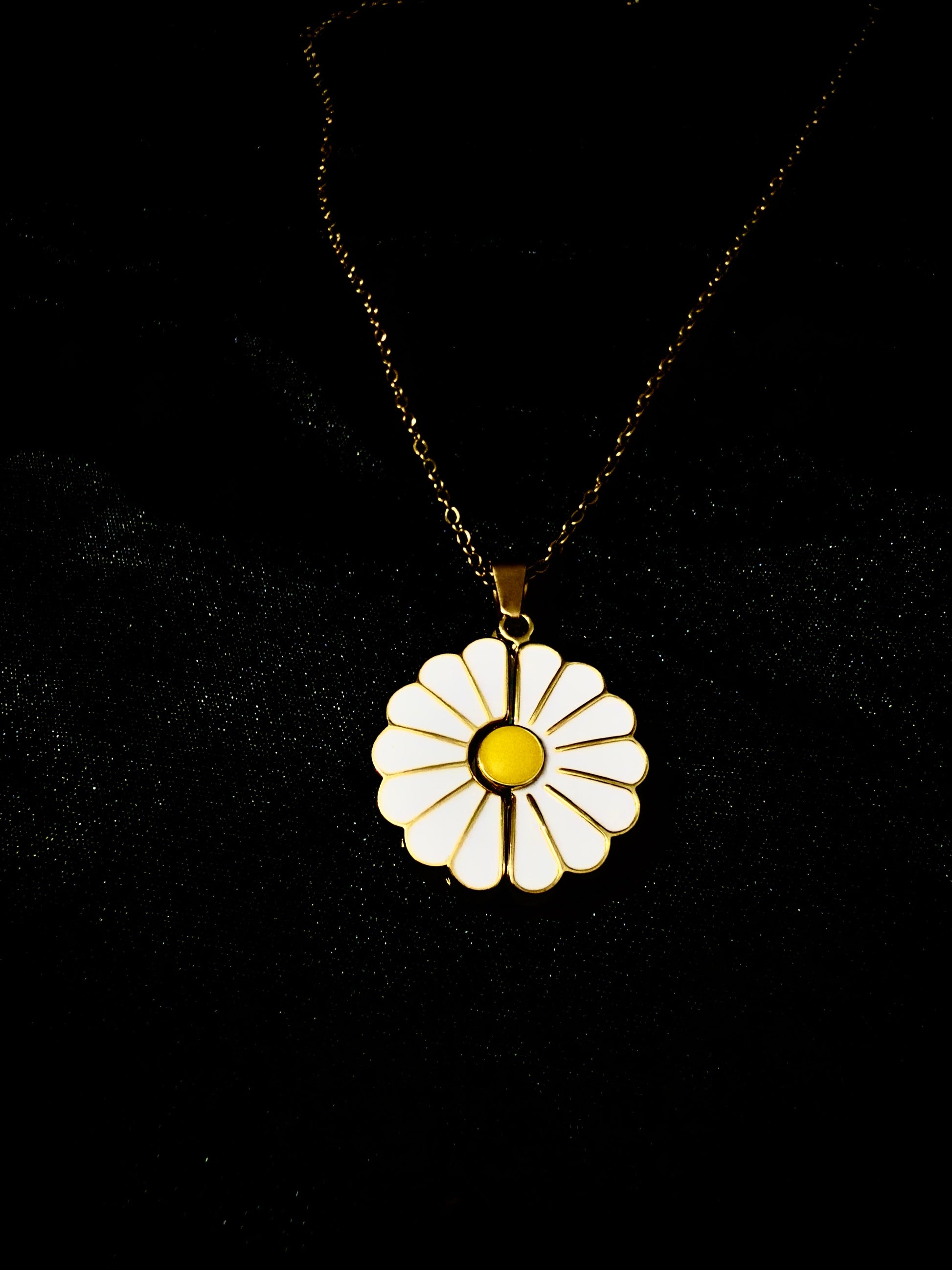 Lustre of Love custom daisy pendant necklace with white petals and yellow center on gold chains