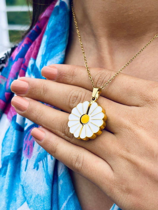 custom daisy pendant necklace with white petals and yellow center on gold chain